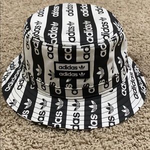 Adidas RYV bucket hat